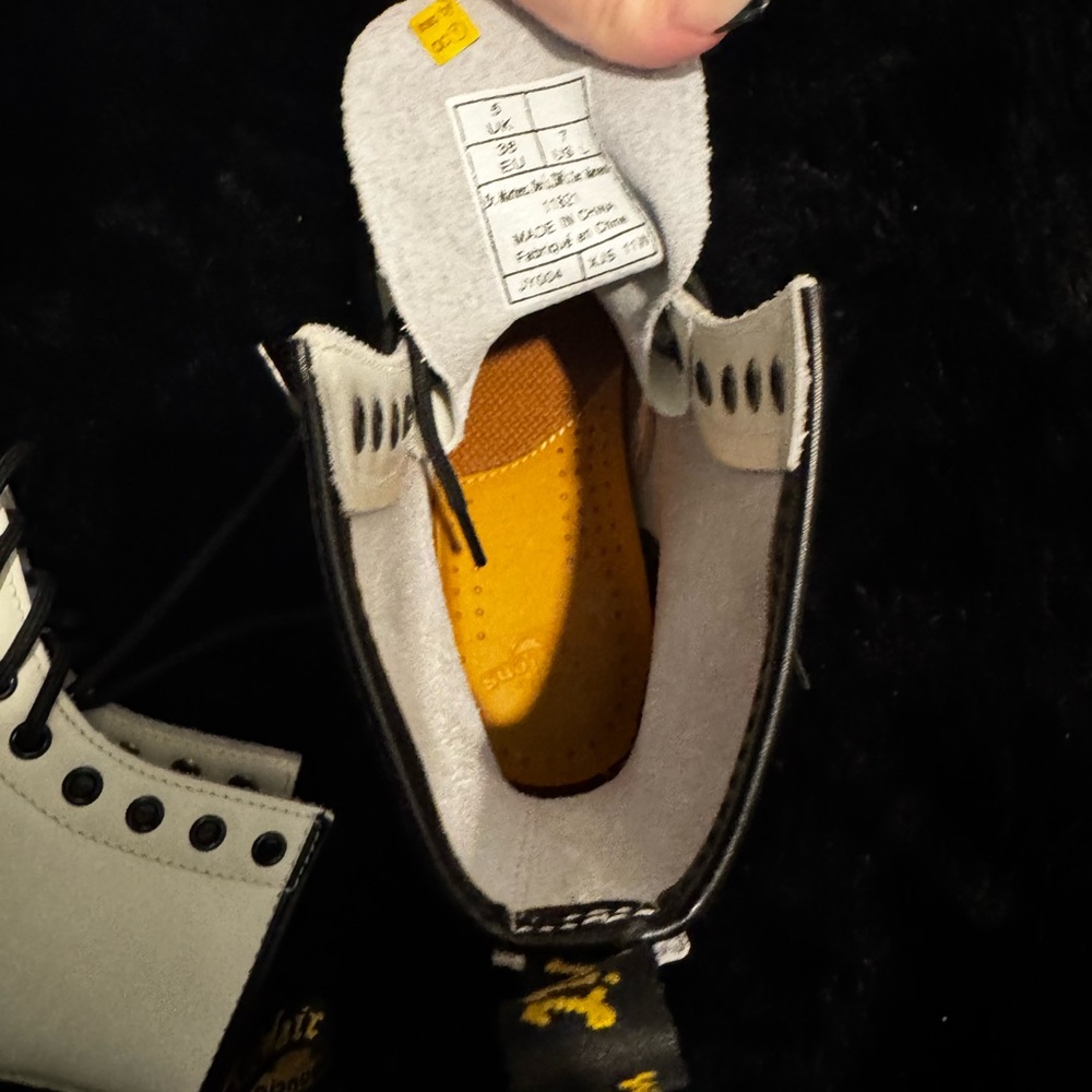 NWOT White Dr Martens - Picture 7 of 7